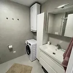 Apartment Oasis - Free Parking *